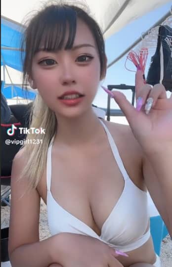 動画】Tiktok 乳揺れ ラウンドガール エロ 胸