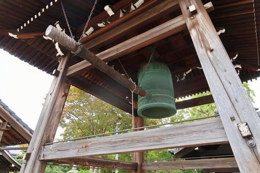 大阪天王寺の総本家釣鐘屋 : レトロな建物を訪ねて