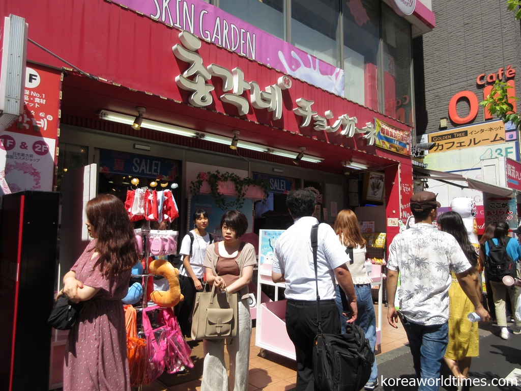 トー横裏・新宿大久保公園で若い女性の“立ちんぼ”が急増！1日最低7人の客を相手にする借金300万円を抱える21歳女性「客はカネ、稼いだお金はホストへ」  | 週刊女性PRIME