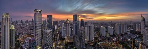 曇りの天気で、インドネシアの首都ジャカルタの街のパノラマ。の写真素材・画像素材 Image 149884507