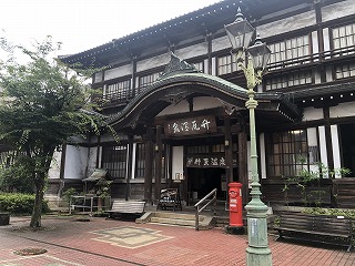 別府（裏銀座）居酒屋、スナックと風俗店が混在。 – 古今東西舎