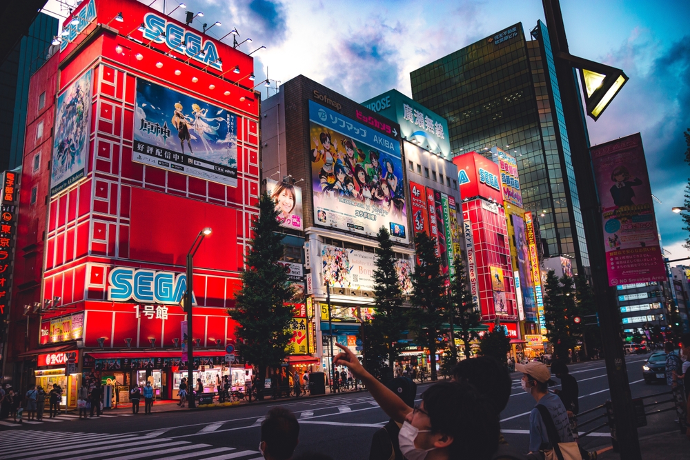 東京 秋葉原 電気街の風景（万世橋交差点）の写真素材 [46588671] -