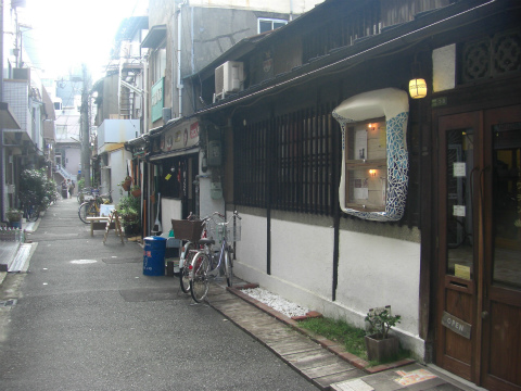 照の湯】古代檜のお風呂と黒湯 珍しいが集まる銭湯［大田区・雑色］ -