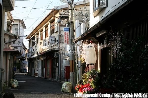 同行二人 | #信太山新開地 の #旅館建築