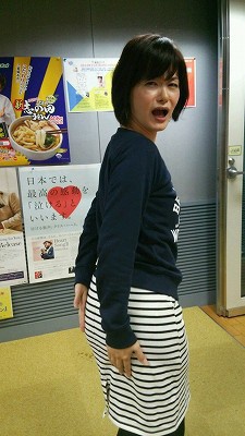 ABEMAエンタメ - “最高の熟女”グラビア歴30年の沢地優佳(49) ビキニ姿の自撮り動画に絶賛の声「魅力的すぎるボディー最高ですね!」