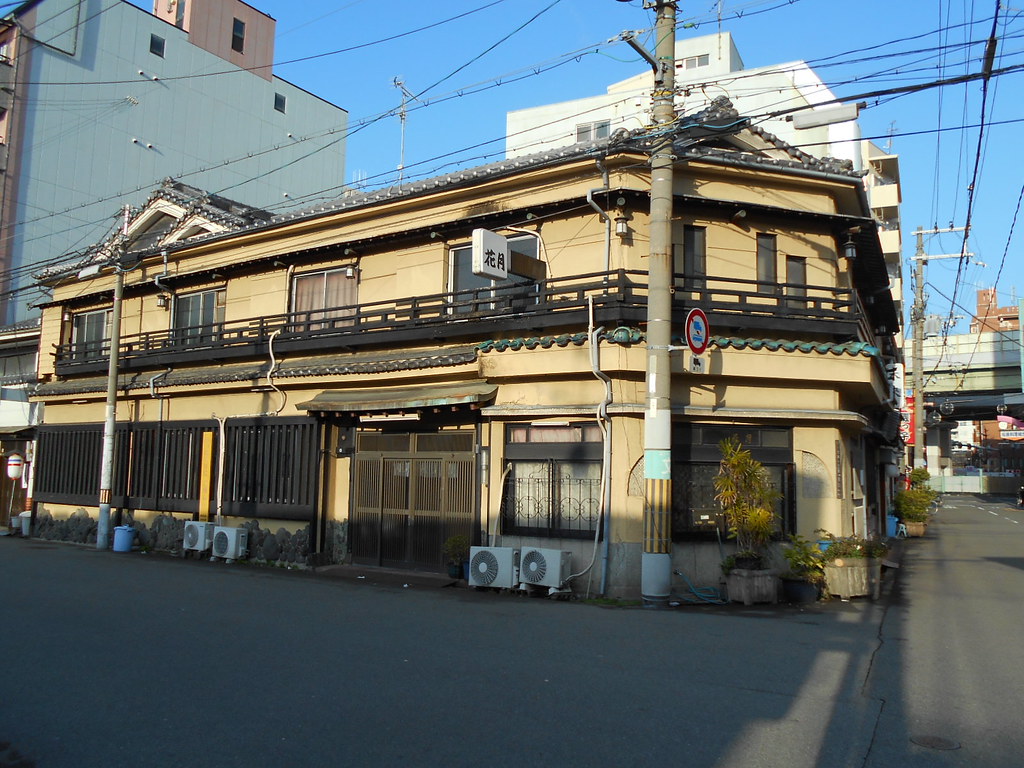 紅子の色街探訪記 | 大阪「松島新地」 大阪での写真展、昨夜深夜に搬出完了！ そして今日は朝から松島新地、今里新地、布施新地、鶴橋、最後はまた味園ビルと大阪を駆けめぐりました😌