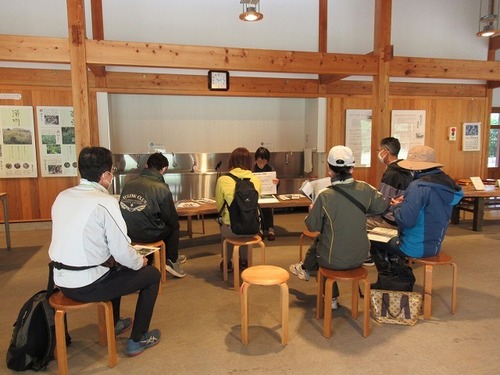 産学連携プロジェクト～箱根ガラスの森美術館のワークショップ～ | ニュース一覧 | 東京富士大学オフィシャルサイト