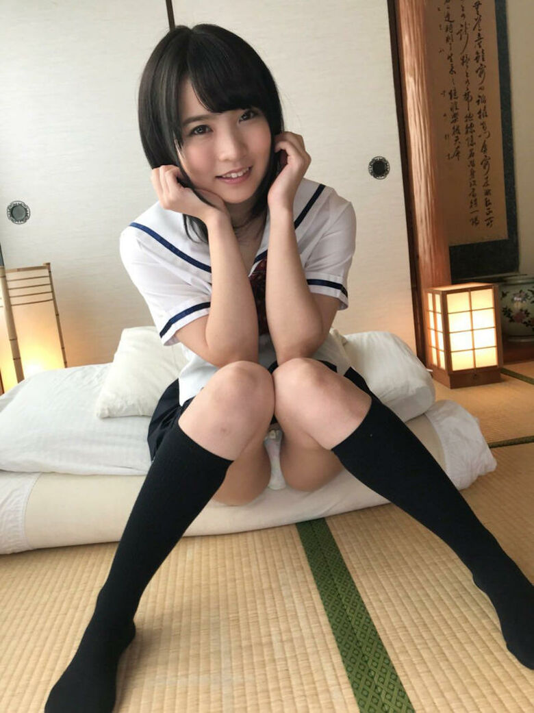 協力のもと撮れた、学校の階段でクラス一可愛いJKの激エロパンチラ～後ろから美脚もパンツも丸見えチラ～vol.3 - 盗撮☆兄弟