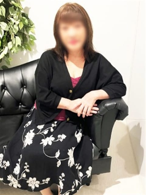 池袋の人妻デリヘル『熟女の風俗最終章池袋店』れお(32)/可愛い顔が淫美に喘ぐ表情に・・・彼女は良い裏切りがいっぱいある!!!池袋人妻・熟女のデリヘル  風俗体験レポート・口コミ｜本家三行広告