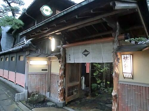 お食事処 石庭 | 銘石が展覧する日本庭園・自然石庭公園｜仙石庭園