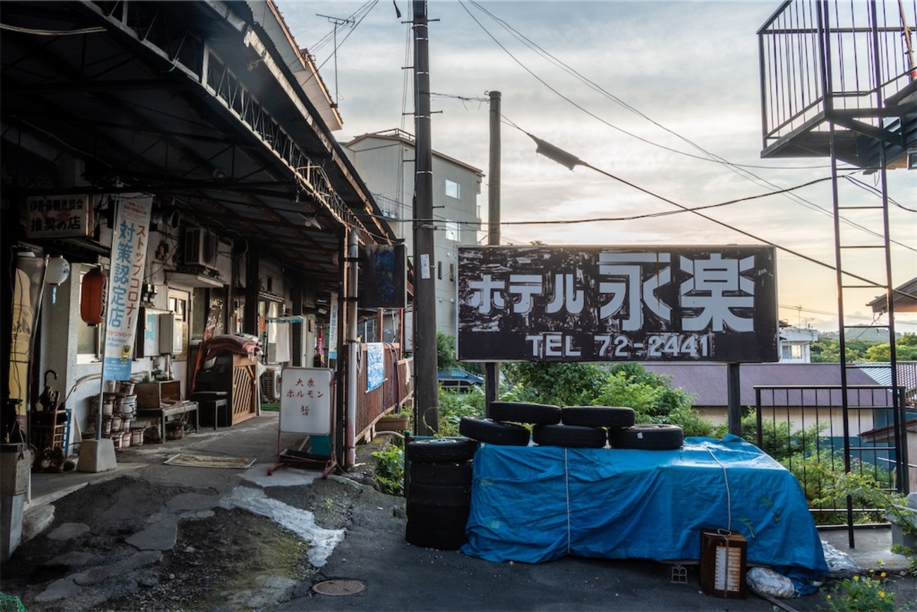 【伊香保温泉街/群馬県 渋川🇯🇵】廃墟だらけの裏路地 人身売買が行われた温泉街へ