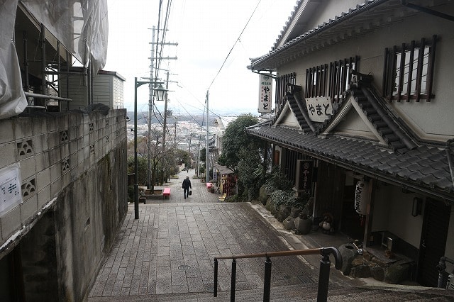 生駒新地の遊郭街と石切参道商店街のスピリチュアルワールド | 日本に、もっと恋する旅