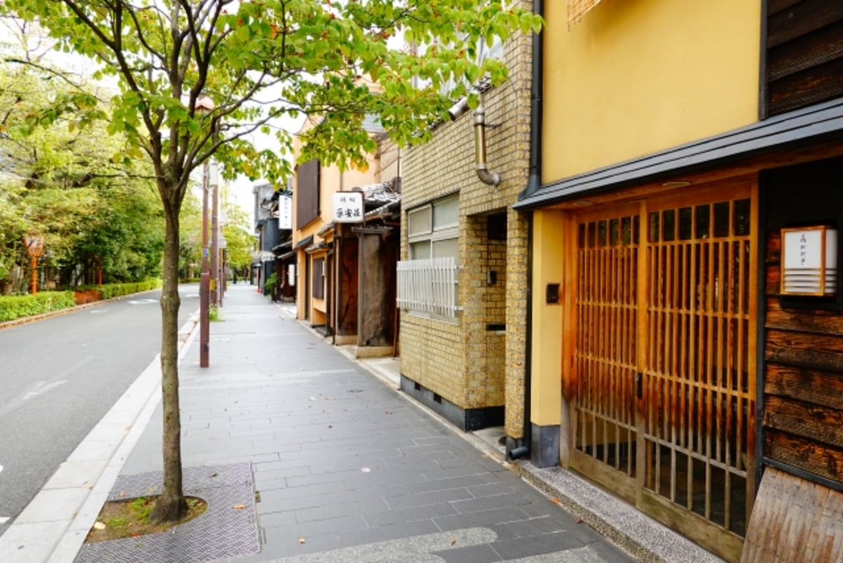 曇天京都 鴨川沿い 木屋町に先斗町』二条・烏丸・河原町(京都)の旅行記・ブログ by