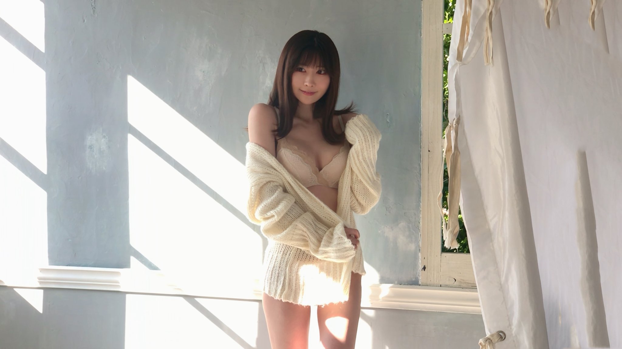 人気レイヤー＆配信者・みゃこの推定Eカップ美巨乳水着画像 - グラビア大銀河