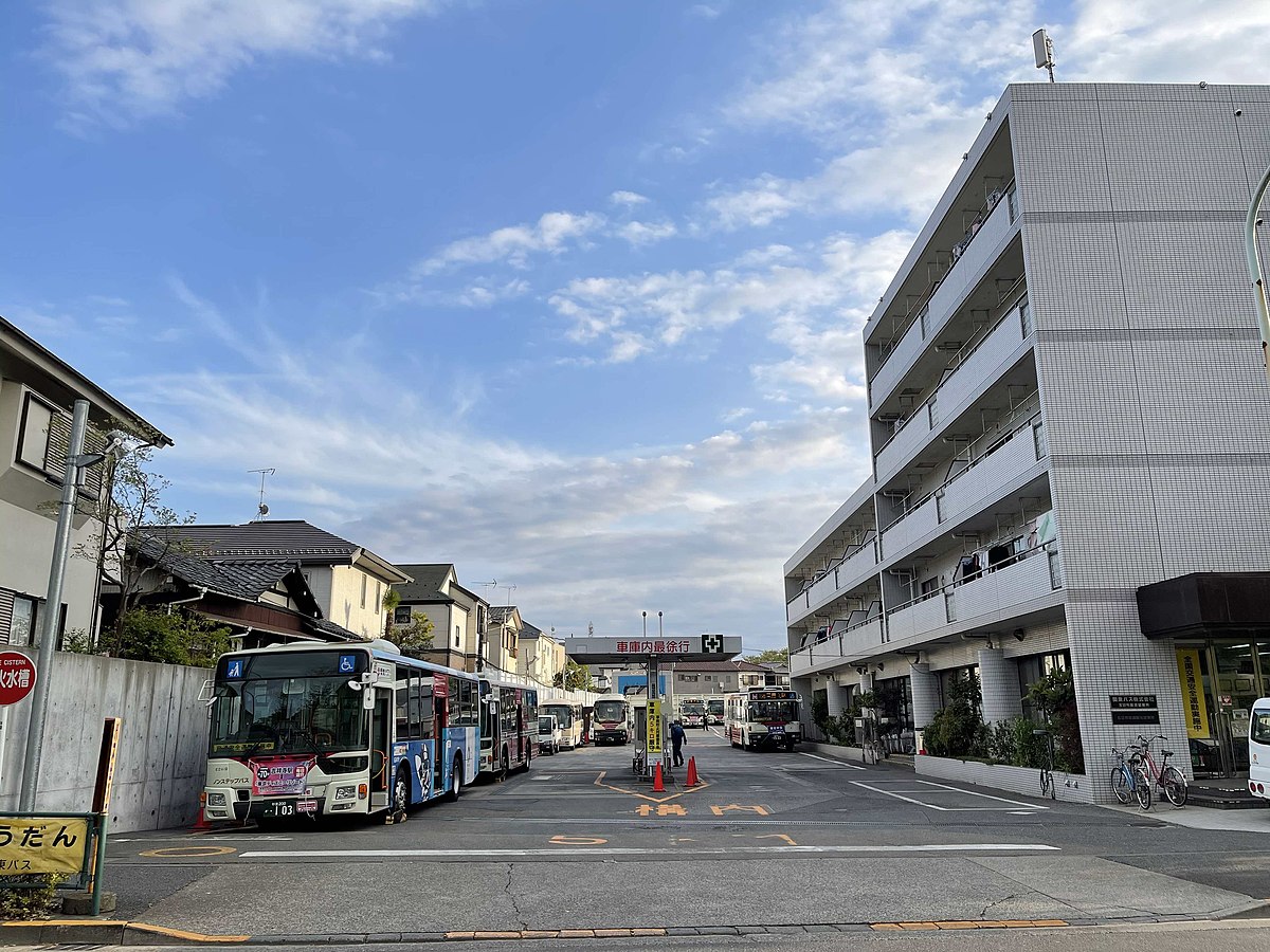 関東バスを乗り継ぎ、烏山の寺町へ : 黄色い電車に乗せて…