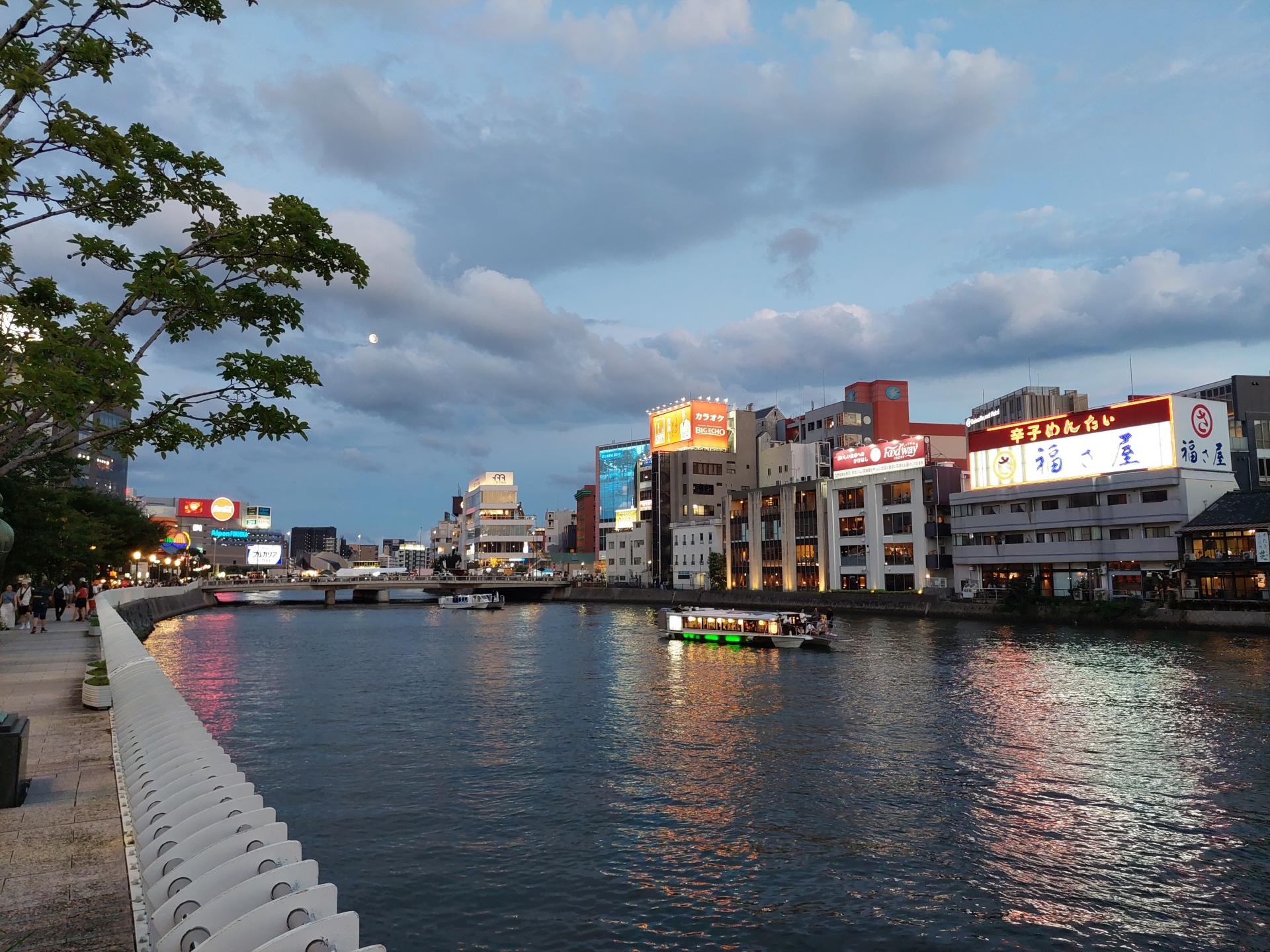 福岡市中央区でアダルトDVDの出張買取をしました。 | 雑誌、DVD、古本の買取のマルワ書店