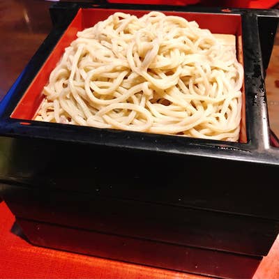 川口市】戸塚南にある蕎麦とジンギスカンのお店「すずもと」でランチ！3つの味わいが楽しめる『三色そば』を堪能。｜川口マガジン