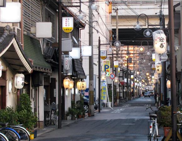 テーマパーク〟飛田新地にはない〝秘境感〟」日常空間に溶け込んだ歓楽街 大阪・松島新地の夜と昼（FRIDAY） - Yahoo!ニュース