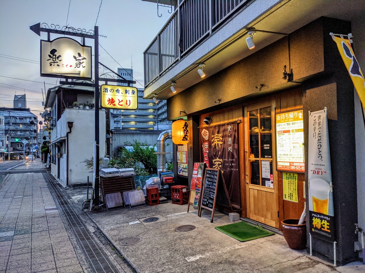 鳥楽ひな: 日本のオフィスレディの物語 | TikTok