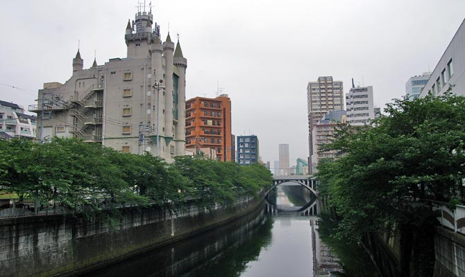 新宿の探偵事務所】東京都調布市の浮気調査｜調べ屋本舗