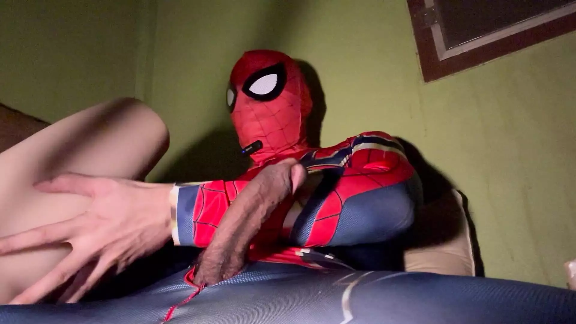 スパイダーマンのコスプレで開脚位置とセックス位置のセクシーなアジア人 - SeaArt