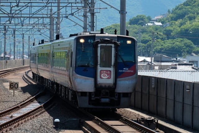 坂出・宇多津配線図: 懐かしい駅の風景～線路配線図とともに