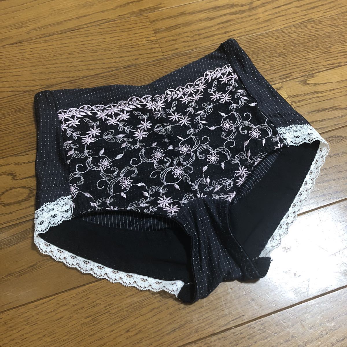 新品】【お姉さん・OL・人妻風ショーツ】Ｖゾーンやヒップのレースが可愛いサーモンピンクのパンティ♪タンス整理品/難あり/エコ/処分下着♪の落札情報詳細  -