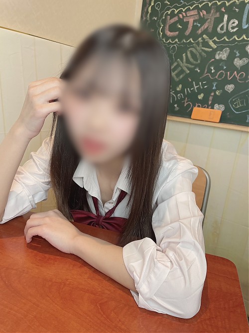 友達とその彼女と3人でエロビデオ鑑賞会…しばらくすると親友の彼女が僕のチ○コをこっそり手コキしてきた!!しかも、親友が酔い潰れるとさらに積極的になる彼女。チ○コを引っ張り出して…こんなのバレたら本当にヤバ過ぎる!!僕は友情を取るべきか、欲望にしたがうべきか  