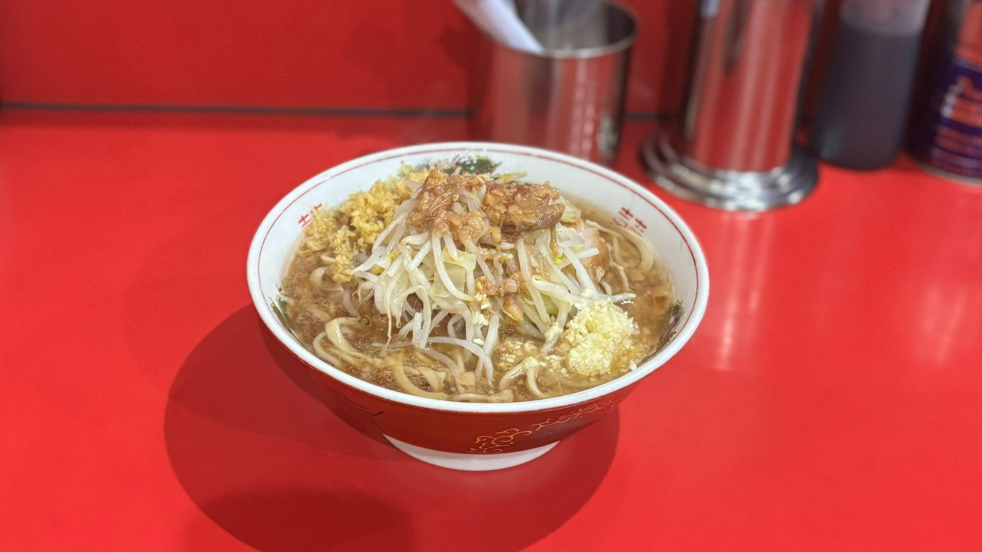 デカ盛り×二郎系】ラーメン二郎 新宿歌舞伎町店｜大つけめん（ヤサイアブラカラメ）＋豚増し×2+魚粉（総重量1kg弱） - パラレルワーカーのライフログ