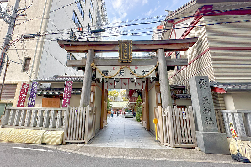 藤沢の仲の湯の路地の奥に、丸善飲食店街と小鳥の街が有った｜ナカムラ_風呂屋の煙突