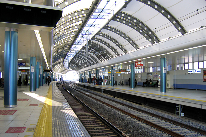 京成電鉄 京成船橋駅 2階東口改札外｜テレキューブ