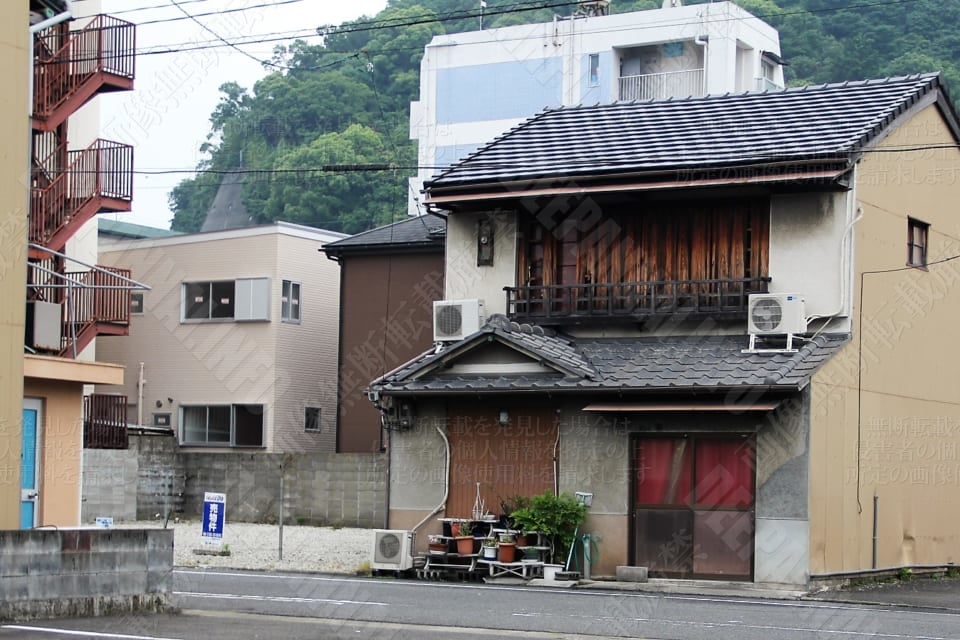 裏通りに通称パンパン通りという赤線地帯やラブホテルや彫」 | 治安・安全の気になる点 | クレエ秋田町