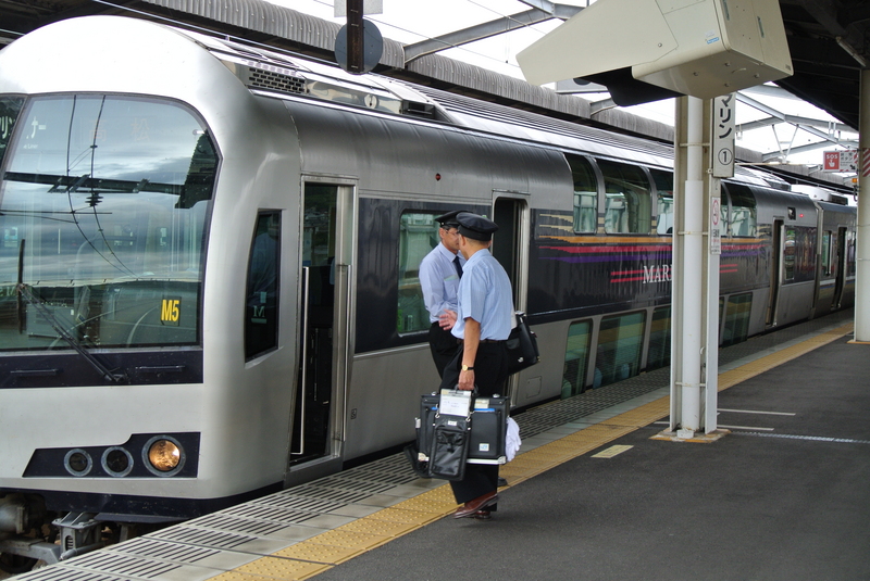 多度津駅などで運転取り止めや最終列車の時刻繰り上げがあるみたい。快速マリンライナーの値上げも | まるごと・中讃つーしん。