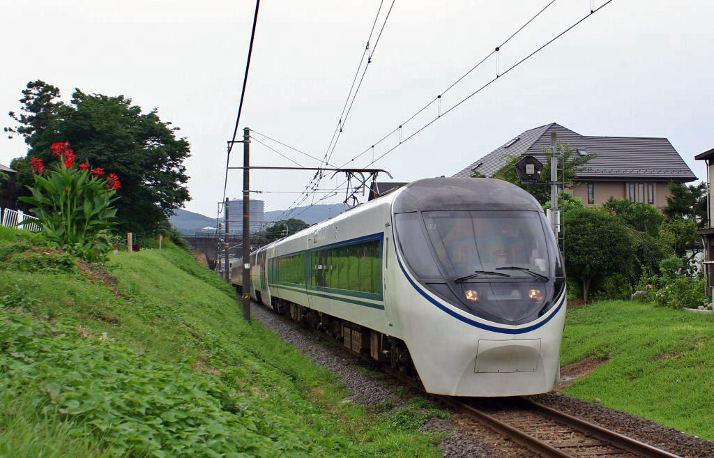 特急「あさぎり」の2階建て車両 サロハ371-1 |