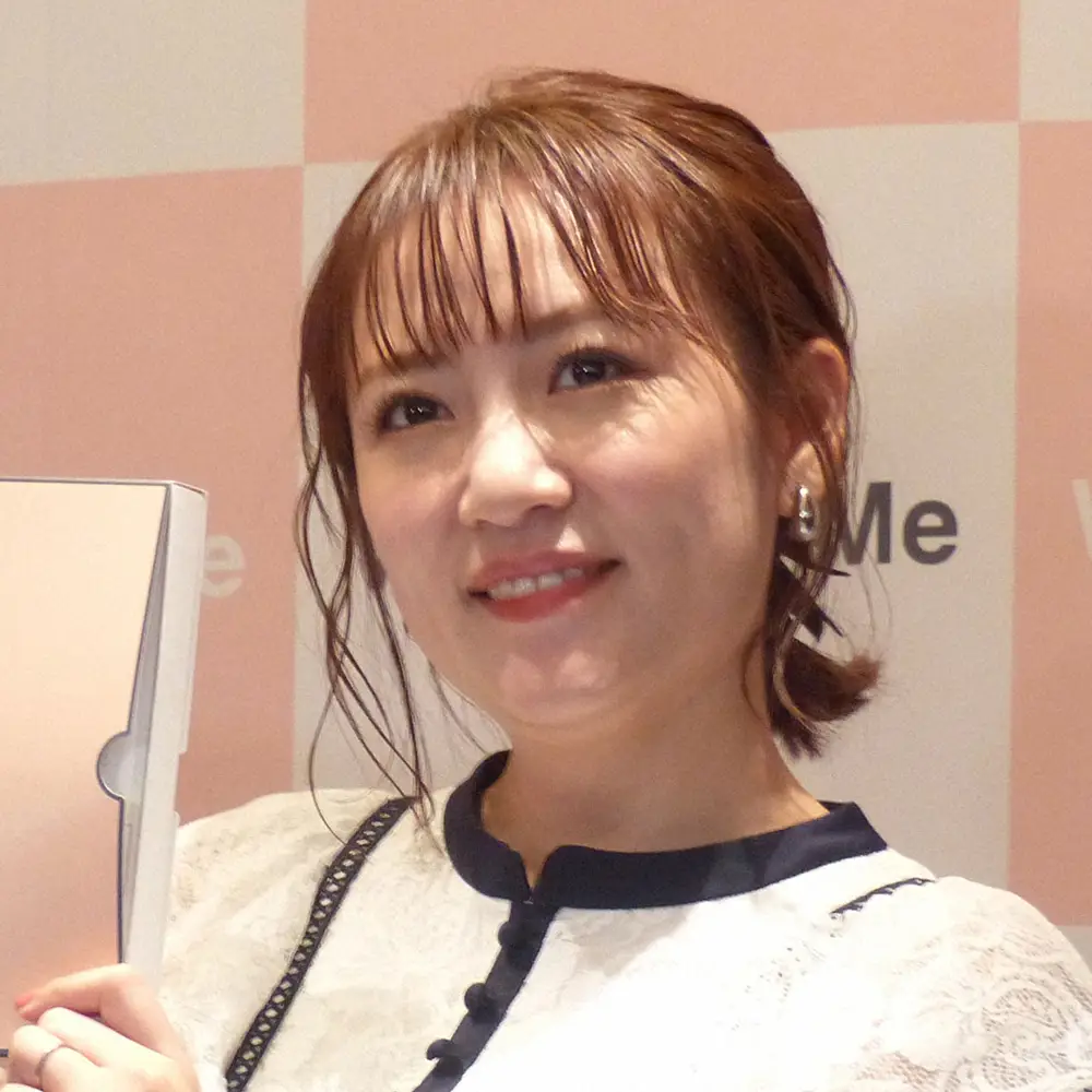 46歳・藤崎奈々子、SNSでのショーパン姿披露に「足細くて綺麗」「めちゃ可愛いです」の声（1/2 ページ） - ねとらぼ