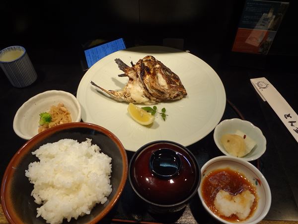 川崎市麻生区柿生駅「とん鈴」鯛のカブト焼定食 | 多摩