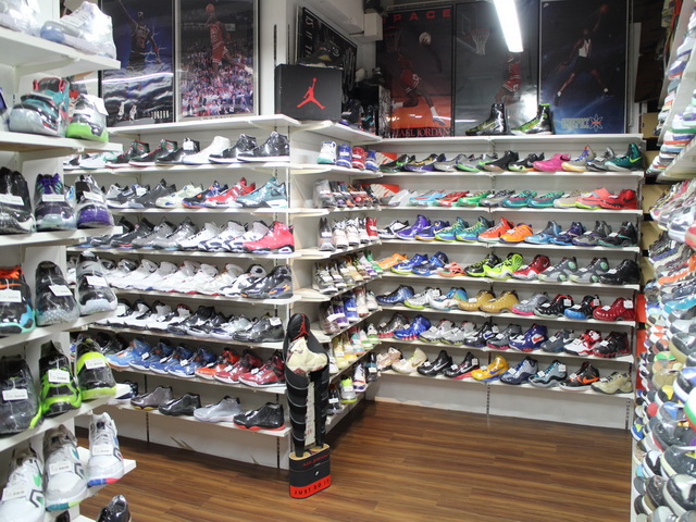 Skit Sneaker Store | Osaka,